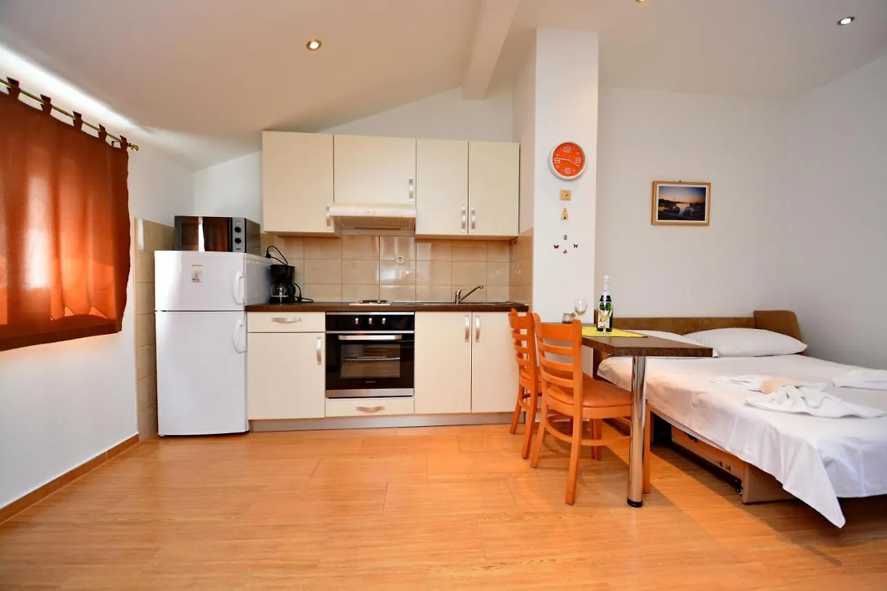 Studio Apartment Martin Zadar 0*,